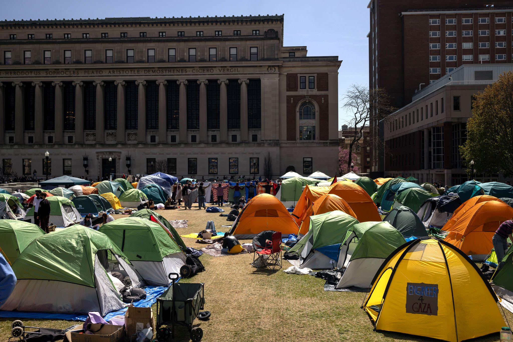 Student anti-war protesters dig in as faculties condemn university ...