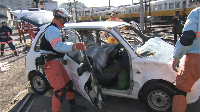 踏切の脱線事故を想定、ことでんが対策訓練　約100人参加、迅速対応めざす　高松市