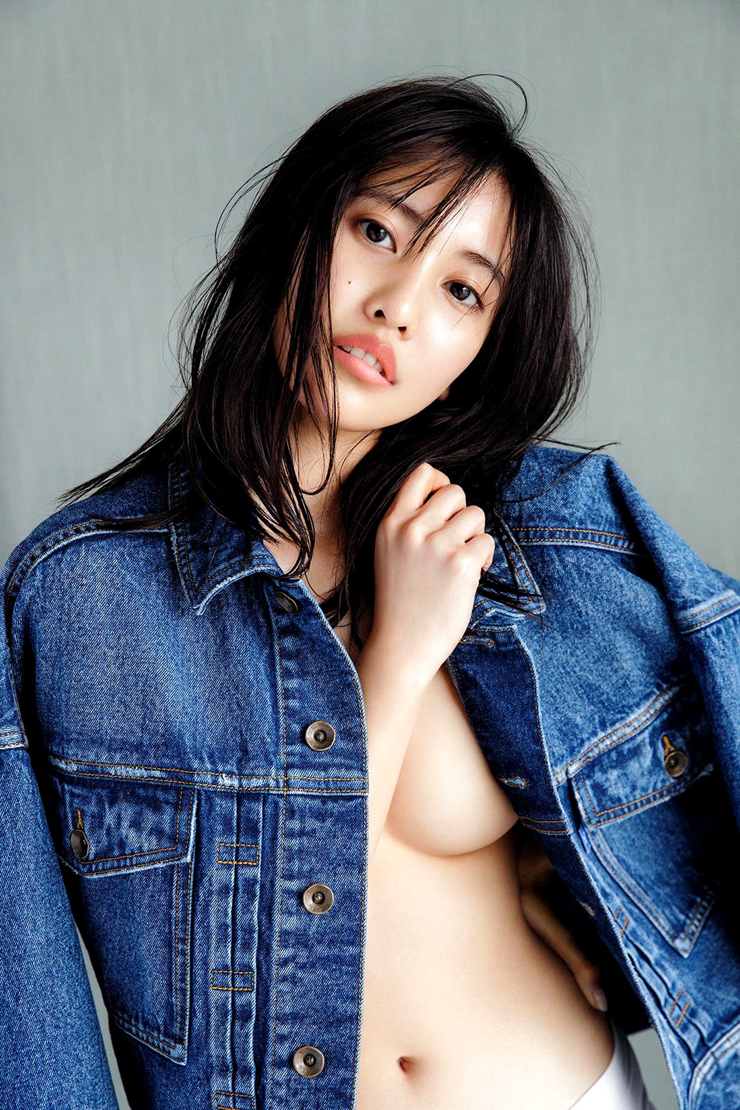 佐野ひなこ　ミニスカ 