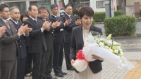笠岡市の栗尾典子新市長が初登庁　初の女性市長「対話と調和で進めていく」　岡山