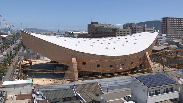 解体工事が進む旧香川県立体育館（高松市福岡町）2026年7月