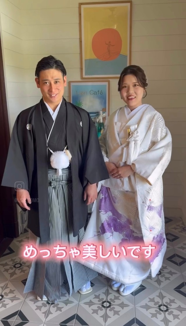 和装前撮りの支度を終えた新郎新婦／吉田知世さん（@lien_tomo）提供