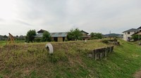 盛り上がっている部分が廃線跡（Googleマップから引用）