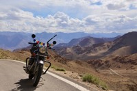 【漫画】『女ひとり、インドのヒマラヤでバイクに乗る。』12（里中はるかさん提供）