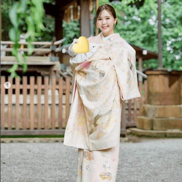 藤田ニコルのインスタグラム（＠2525nicole2）より