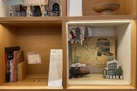 「OMO7大阪」のラウンジでは『EXPOつながって展』を実施。1903年の新世界でおこなわれたプレ万博企画『第5回内国勧業博覧会』の展示も