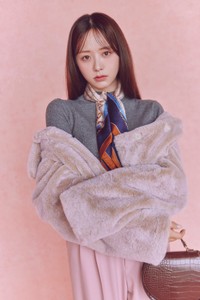 森香澄さんが纏うCOCO DEALホリデーコレクション／OUTER ¥23100/ KNIT ¥7700/ PANTS ¥13200