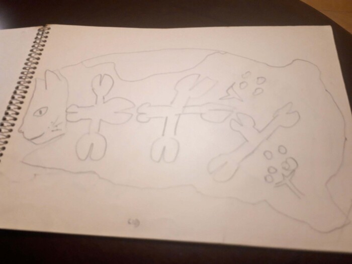 ふとんにくるまって気持ちよさそう。僕らがいたずらで丸めたのかも？「ミーちゃんブック」から