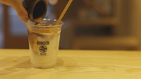濃さと豆の種類が選べるBONGENCOFFEEのラテ（株式会社座御堂提供）