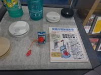 2024年の展示コーナーの様子（家庭用電源遮断機）／提供：岡山市立中央図書館