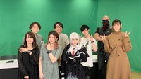 ネクソン新作ゲーム「カウンターサイド」公式生配信番組に出演したすみれおじさん（前列・左から３番目）