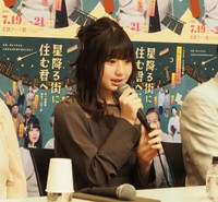 舞台「星降る街に住む君へ」の意気込みを語る毎田暖乃