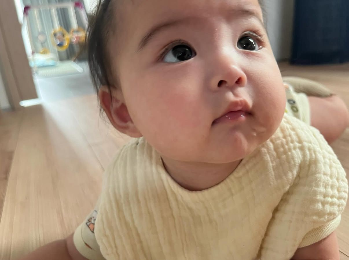 お目目くりくりですねぇ〜」看護師さんも驚いた赤ちゃん 生後3日でお顔