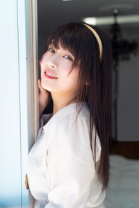 佐賀県出身のグラビアアイドル・ちとせよしの（「ひろゆきvs佐賀県！「ひろゆきさんそろそろ佐賀に移住しませんか討論会」参加者募集！_PR | SPOT」から引用）