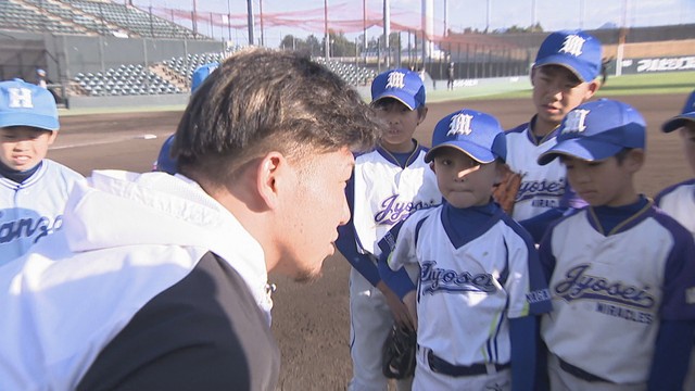 備前市出身・オリックスの頓宮裕真選手ら　小学生チームを指導　香川