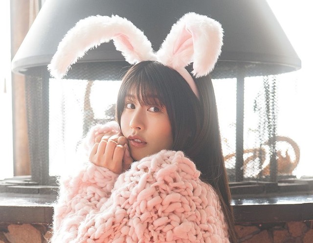 ちとせよしの「旬撮GIRL Vol.29」(扶桑社)より＝撮影／佐藤佑一 ヘアメイク／mahiro スタイリング／工藤沙恵（ミタケイショウ）