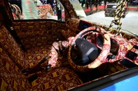 運転席も昭和テイスト満載です