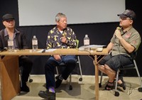 有名監督や映画スターたちとの貴重なエピソードをトークイベントで披露した柳島克己氏（中央）＝都内