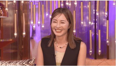 「ダマってられない女たち season2」の2025年9月12日放送回に登場した新山千春（C）AbemaTV,Inc.