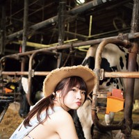 白川のぞみファースト写真集「白」（徳間書店、 撮影・野澤亘伸）より