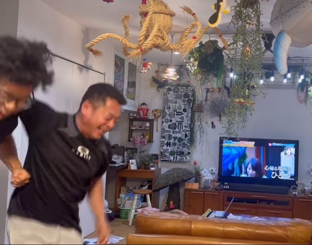 肩を組んで嬉しそうな勝ち組のふたり！（提供：＠h_i_r_o_k_o4152さん）
