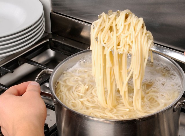 大量にパスタを茹でたいとき…5束で35分？　実際はどう茹でるのが正解？　写真はイメージです　（cdkproductions/stock.adobe.com）
