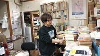 近代文学がそろう「矢野書房」の矢野龍三さん