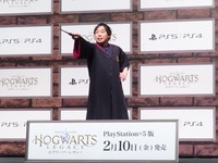 【写真】「グリフィンドール」をイメージした衣装で登場。杖を回すせいや