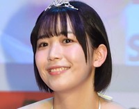 ポーズを決めるミスＦＬＡＳＨ2024グランプリの宮川みやび