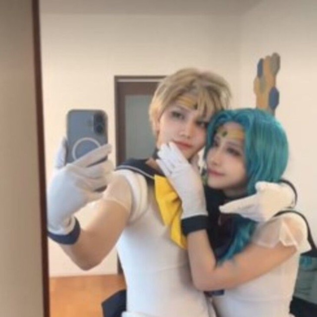 セーラー戦士・ウラヌスとネプチューンのコスプレをする夫婦／らんちぱっく提督さん（@m_konox）提供