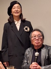 「『桐島です』」や「安楽死特区」でプロデューサーも務めた妻で女優の高橋惠子（左）に支えられ、新作の撮影を続ける高橋伴明監督