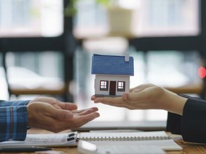 自宅を後妻に相続させたいが、後妻が亡くなった後は・・・　遺言だけでは防げない相続トラブル【相続税の怖い話】