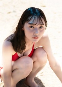 高井真菜写真集『高井です。～Another Edition～』より