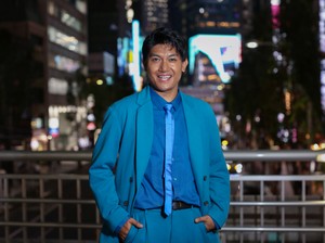 渋谷からパリへ　難民の少年が「身を守る手段」だったファッションを希望に変える
