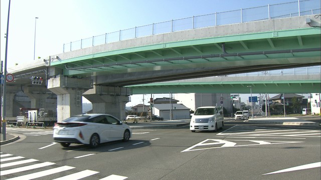 高松空港までの連絡道路　高架部分が開通