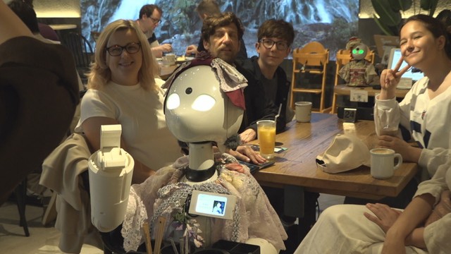 【特集】分身ロボットで切り拓く未来　難病を患う岡山在住の女性が東京のカフェ店員に
