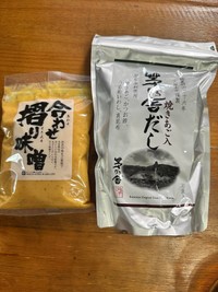 ばぁばのお味噌汁レシピに欠かせない味噌とお出汁（ona_ona_16_さんThreadsより）