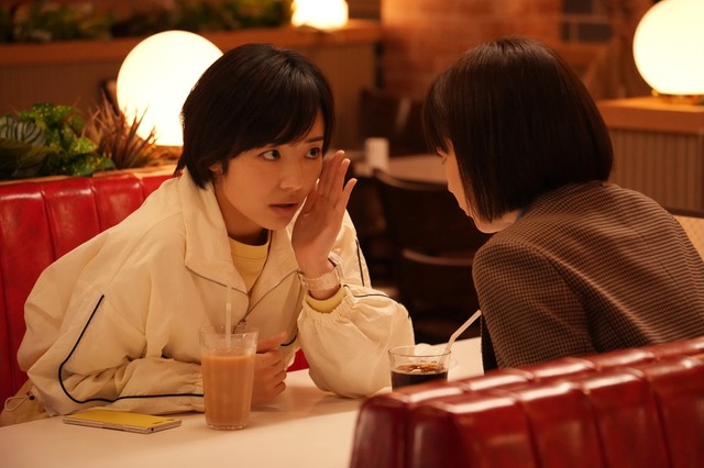 飛鳥（木竜麻生）の前に13年ぶりに現れたひかり（森田望智）　　©️NHK