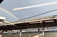 電車の窓から見えた美しい二重虹・ダブルレインボー（画像提供：ぷぎさん）