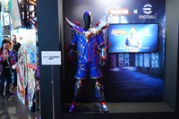 KONAMIブースで公開された、ネイマール着用の衣装
