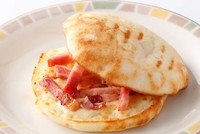 「パンチェッタとチーズのパニーニ・単品」（サイゼリヤの公式サイトから）