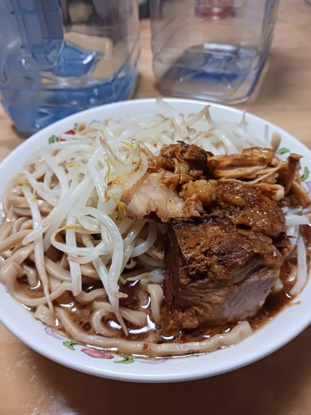 次男さんが作った二郎風ラーメン／あきらさん提供