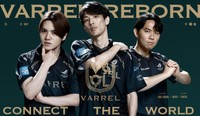 eスポーツチーム「VARREL」への所属が決まった宇野昌磨（左）と、ときど（右）（中央はマゴ）