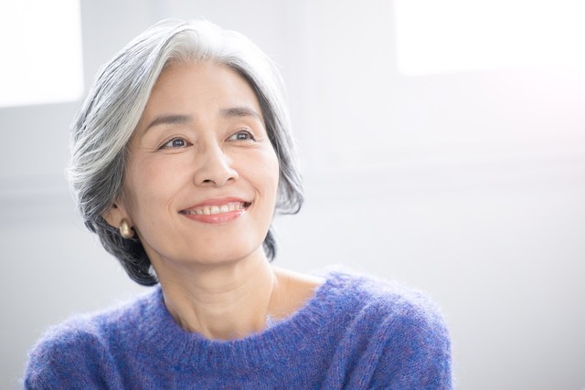シニア女性の約7割「実年齢より若く感じる」と回答　※画像はイメージです（kapinon/stock.adobe.com）