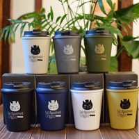 ウォールマグスリーク（オリジナルタンブラー）/猫アパの人気商品。プリントされたロゴも萬野さん自身がデザインしたそう。