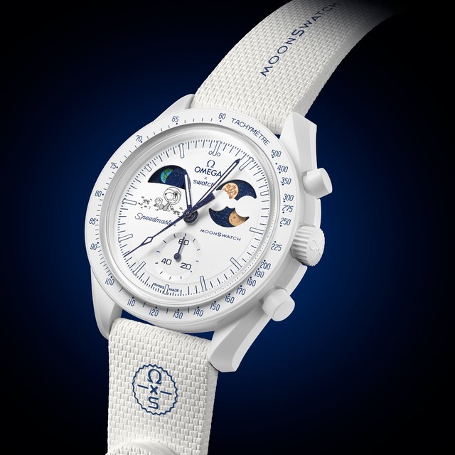 雪が降らないと買えない？<br>満月を象徴する「MOONSWATCH」の新作登場。