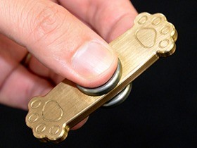 町工場の技が生んだ、「猫の手」ハンドスピナー