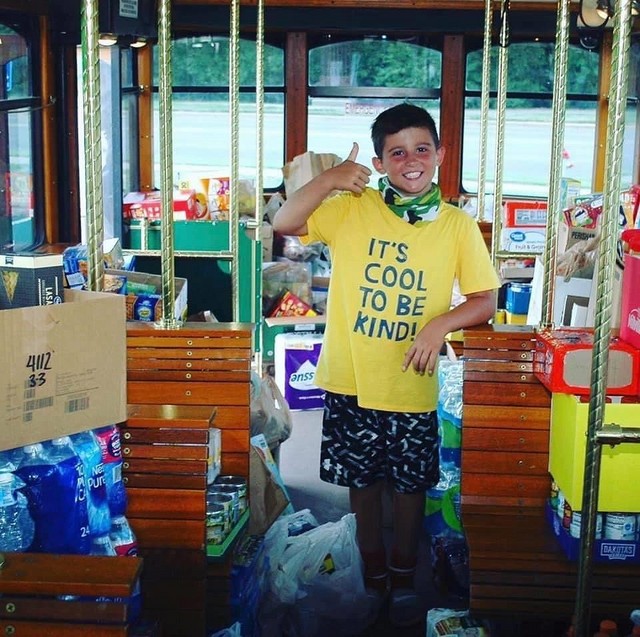 最も需要がある水に加えて、トイレットペーパーなどパンデミックで不足する日用品が必要とされる（マギーさん提供）