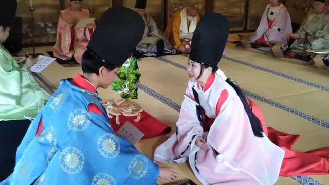 今様合の一場面