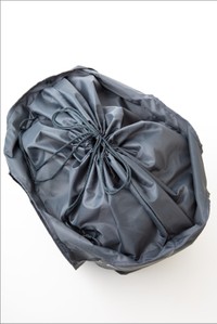 レジかご買物バッグは巾着カバー付き（宝島社提供）